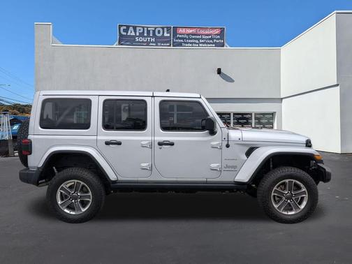 Silver Zynith Clearcoat 2023 Jeep Wrangler 4-Door Sahara 4x4