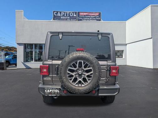 2025 Jeep Wrangler 4-Door Sahara 4x4