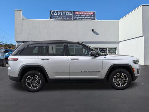 Silver Zynith 2024 Jeep Grand Cherokee 4xe Trailhawk