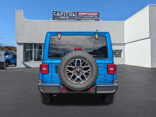 2025 Jeep Wrangler 4-Door Sahara 4x4
