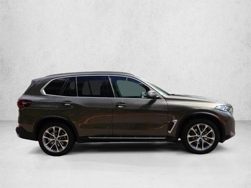 Manhattan Green Metallic 2026 BMW X5 xDrive40i