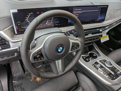 Manhattan Green Metallic 2026 BMW X7 xDrive40i