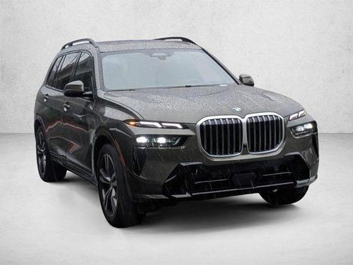 Manhattan Green Metallic 2026 BMW X7 xDrive40i