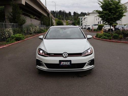 Pure White 2018 Volkswagen Golf GTI 2.0T SE 4-Door
