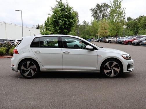 Pure White 2018 Volkswagen Golf GTI 2.0T SE 4-Door