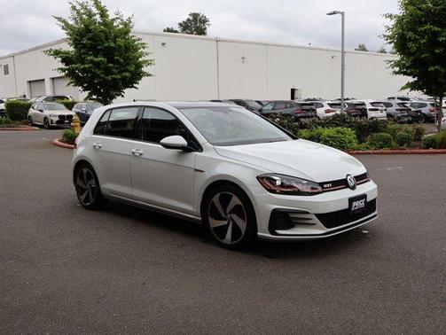Pure White 2018 Volkswagen Golf GTI 2.0T SE 4-Door