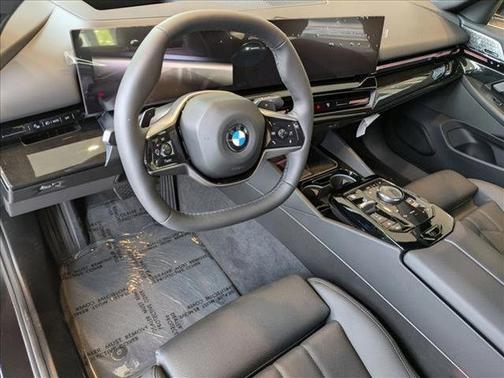 2025 BMW 530 i xDrive