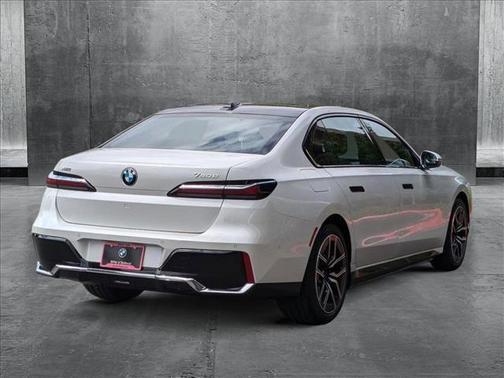 2025 BMW 750e xDrive