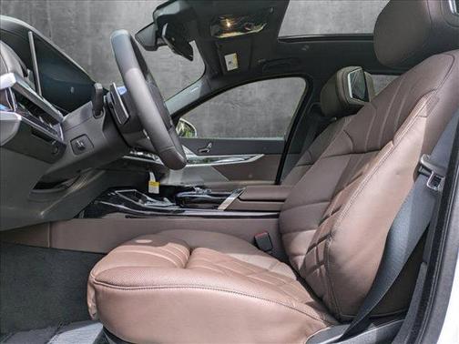 2025 BMW 750e xDrive