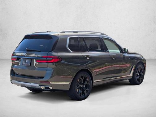 Manhattan Green Metallic 2026 BMW X7 xDrive40i