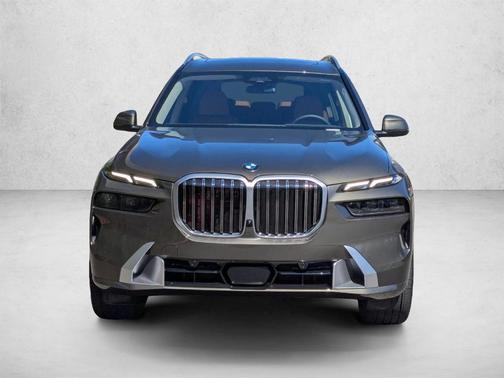 Manhattan Green Metallic 2026 BMW X7 xDrive40i