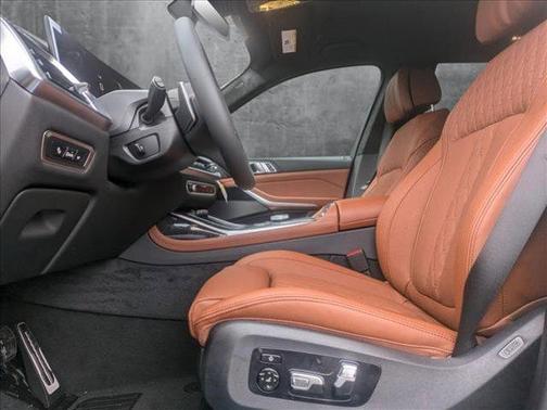 2025 BMW X7 M60i