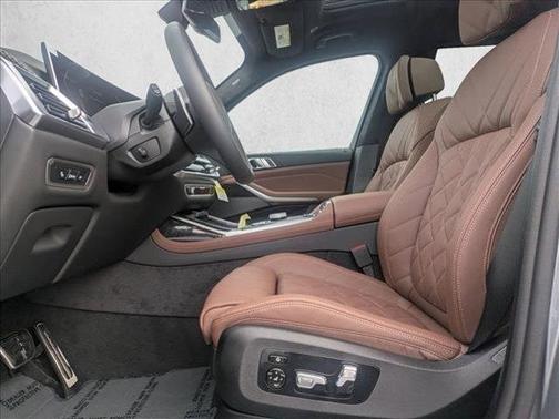 Gray Metallic 2026 BMW X7 xDrive40i