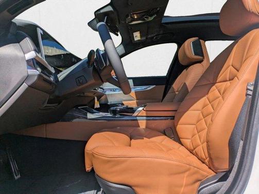Alpine White 2025 BMW 740 i xDrive