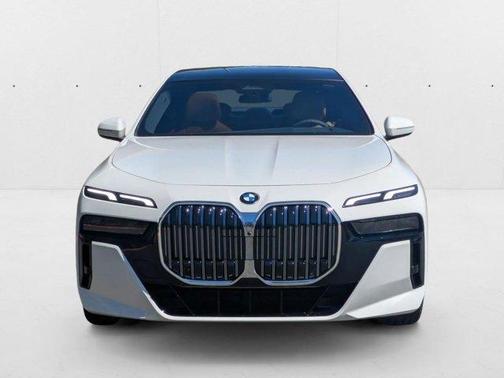 Alpine White 2025 BMW 740 i xDrive
