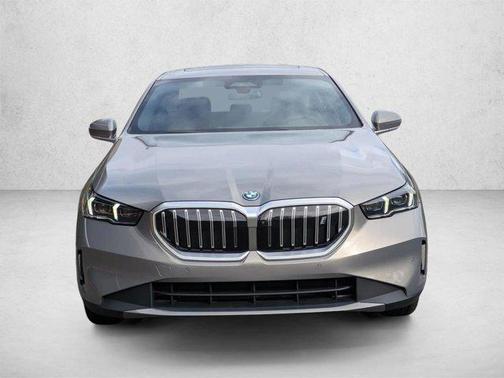 Gray Metallic 2026 BMW i5 xDrive40