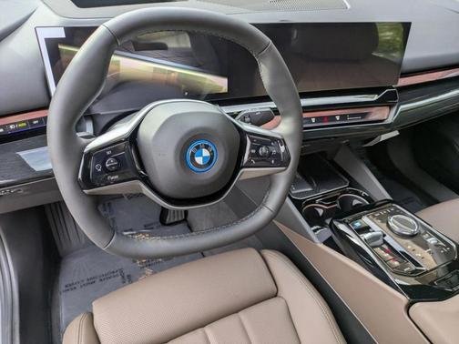 Gray Metallic 2026 BMW i5 xDrive40