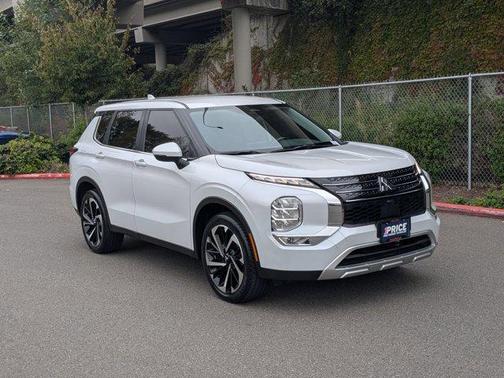 2023 Mitsubishi Outlander SE