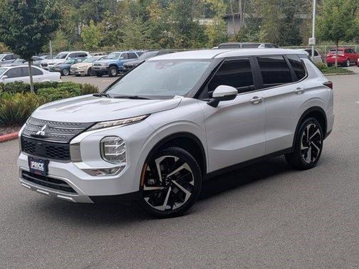 2023 Mitsubishi Outlander SE