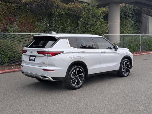 2023 Mitsubishi Outlander SE