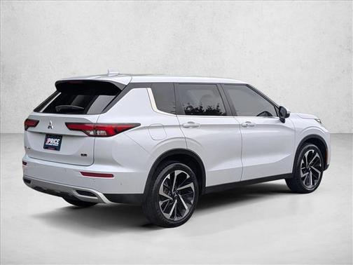 2023 Mitsubishi Outlander SE