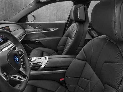 2025 BMW 750e xDrive