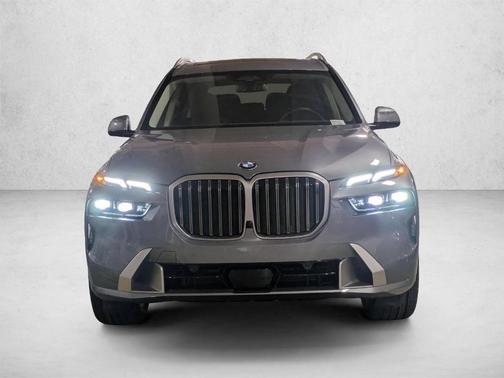 Gray Metallic 2026 BMW X7 xDrive40i