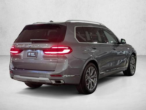 Gray Metallic 2026 BMW X7 xDrive40i