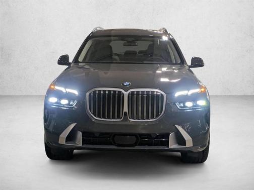 Gray Metallic 2026 BMW X7 xDrive40i
