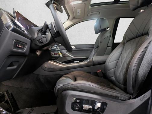 Gray Metallic 2026 BMW X7 xDrive40i