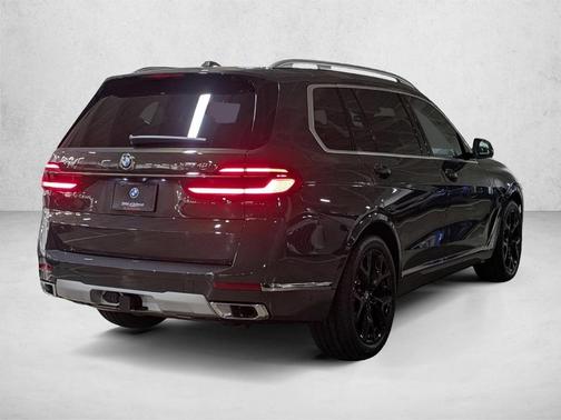 Gray Metallic 2026 BMW X7 xDrive40i