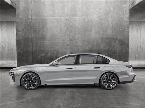 2025 BMW 750e xDrive