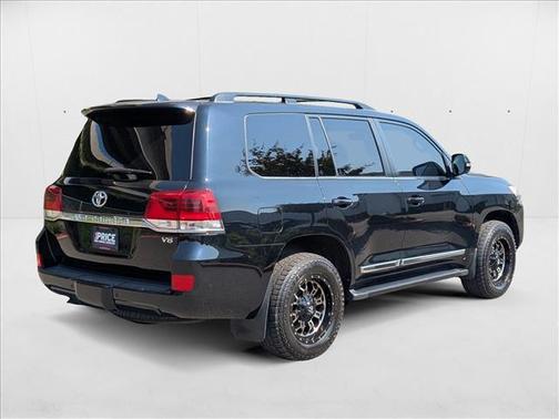 2016 Toyota Land Cruiser V8