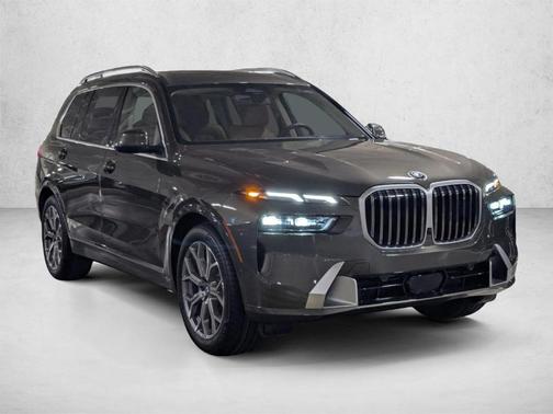 Manhattan Green Metallic 2026 BMW X7 xDrive40i