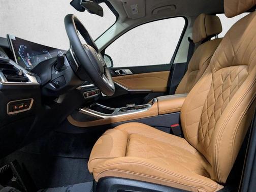 Manhattan Green Metallic 2026 BMW X7 xDrive40i