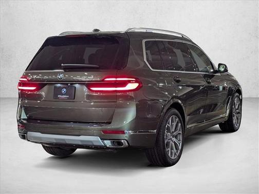 Manhattan Green Metallic 2026 BMW X7 xDrive40i