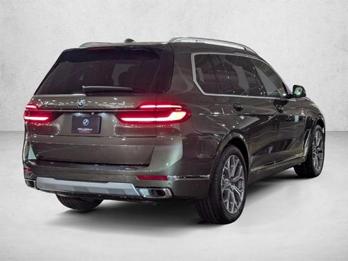 Manhattan Green Metallic 2026 BMW X7 xDrive40i