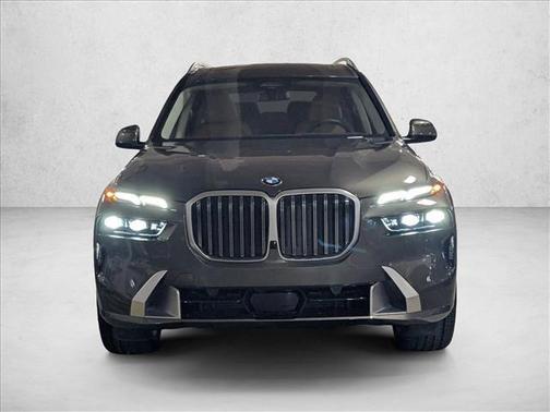 Manhattan Green Metallic 2026 BMW X7 xDrive40i