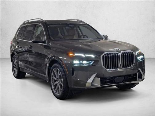 Manhattan Green Metallic 2026 BMW X7 xDrive40i