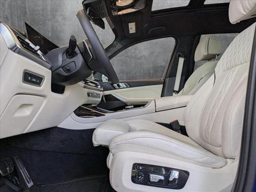 2025 BMW X7 M60i
