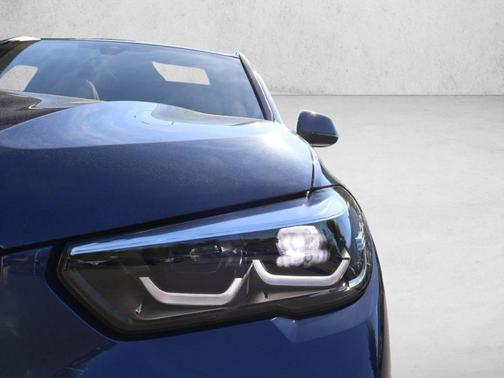 Phytonic Blue Metallic 2023 BMW X5 xDrive40i