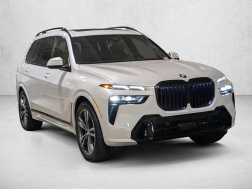 Mineral White Metallic 2026 BMW X7 xDrive40i