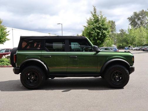 Eruption Green Metallic 2023 Ford Bronco Wildtrak