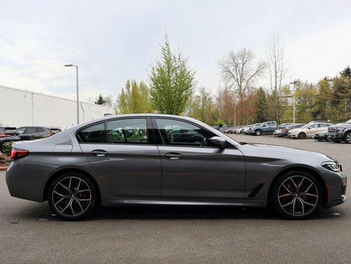 Skyscraper Gray Metallic 2023 BMW 540 i xDrive