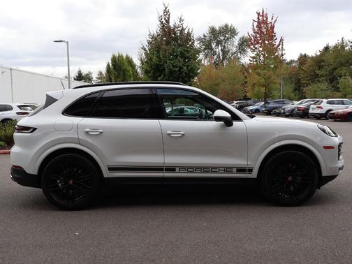 Carrara White Metallic 2025 Porsche Cayenne Base