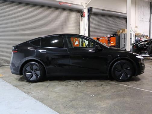 Diamond Black 2026 Tesla Model Y Long Range