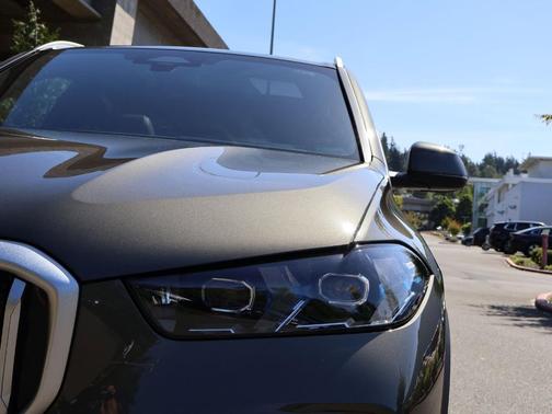 Manhattan Green Metallic 2026 BMW X5 PHEV xDrive50e