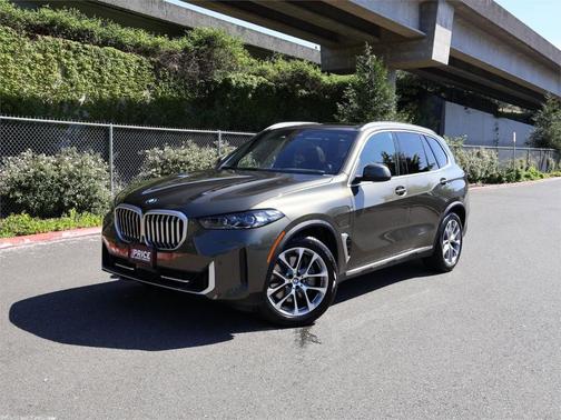 Manhattan Green Metallic 2026 BMW X5 PHEV xDrive50e