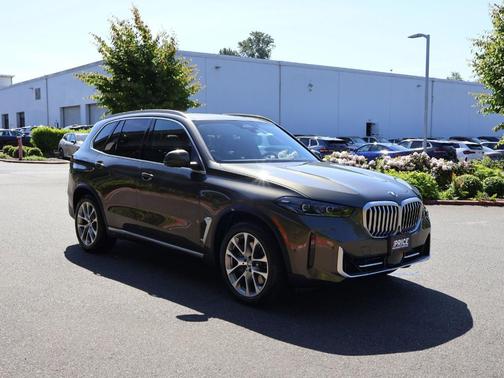 Manhattan Green Metallic 2026 BMW X5 PHEV xDrive50e