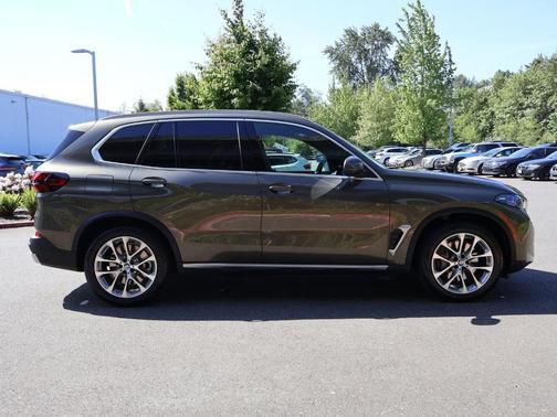 Manhattan Green Metallic 2026 BMW X5 PHEV xDrive50e